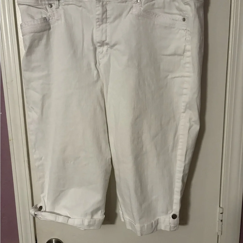 Gloria Vanderbilt White Shorts